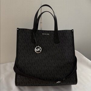 Michael Kors’s Maple large tote crossbody bag features a black and gray logo.